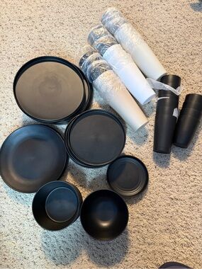 Dinnerware set